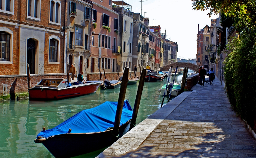 Venedig, vid sidan av Canale Grande